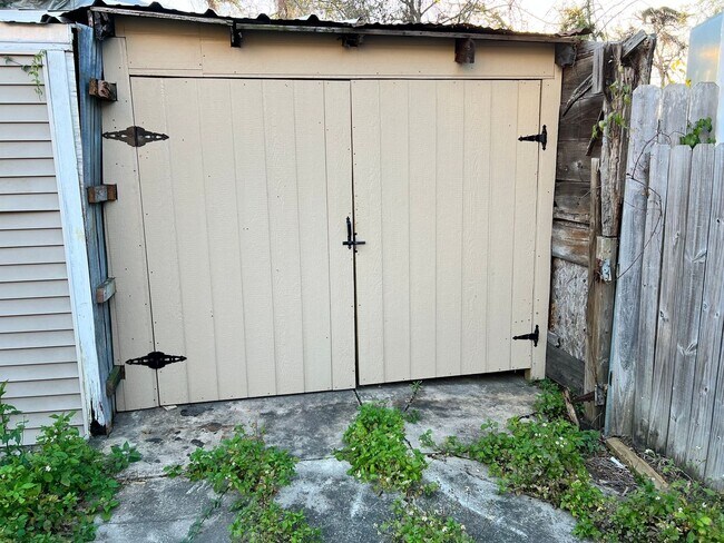 Building Photo - Charming 2BR Duplex in New Orleans