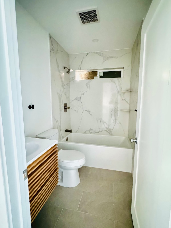 Building Photo - 889 W 8th St