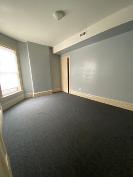 Building Photo - 615 E Pershing Rd