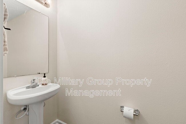 Building Photo - 1343 Pangola Dr