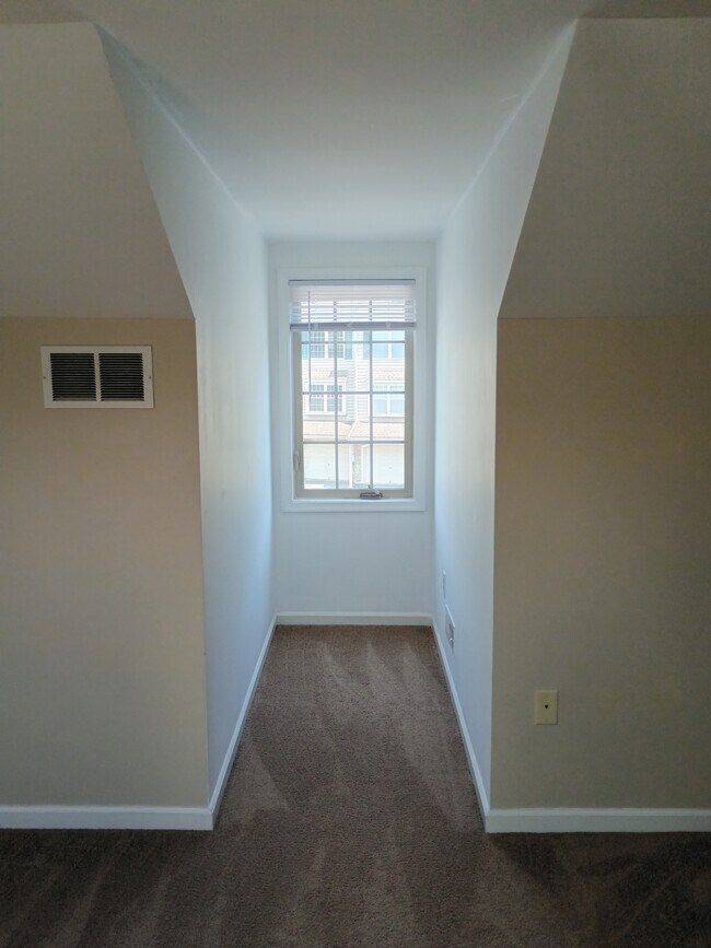 Building Photo - 519 Indian Rock Cir