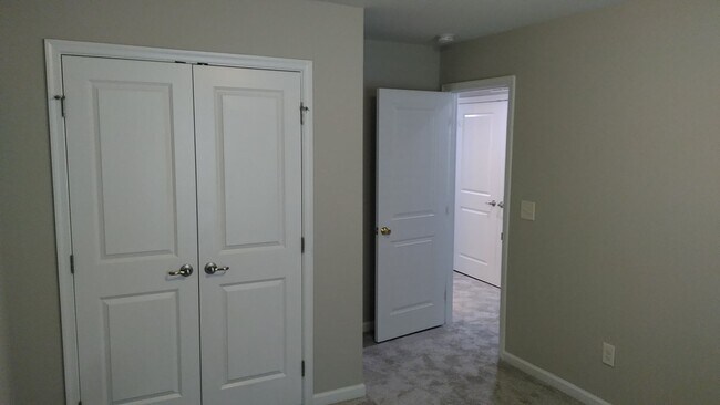 Building Photo - Like New Townhome in Stallings!