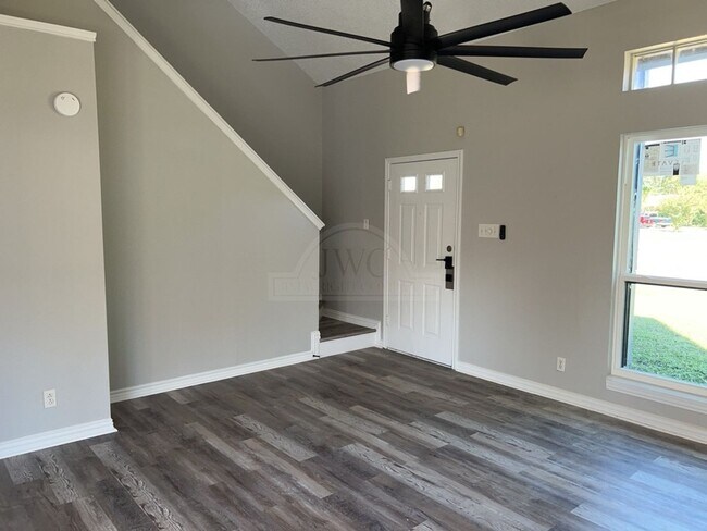 Building Photo - 2802 Delta Cir