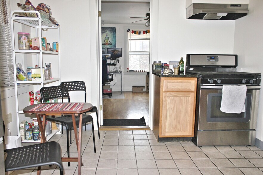 Kitchen - 5840 Alderson St
