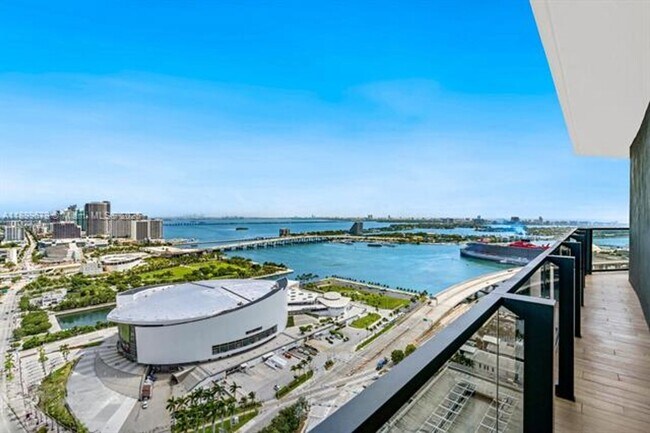 Building Photo - 398 NE 5th St