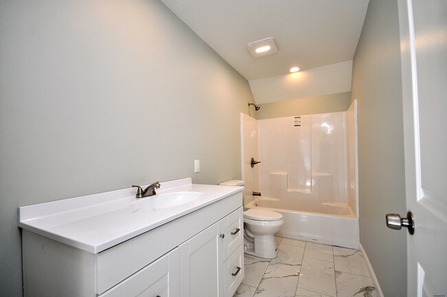 Building Photo - 309 Main St