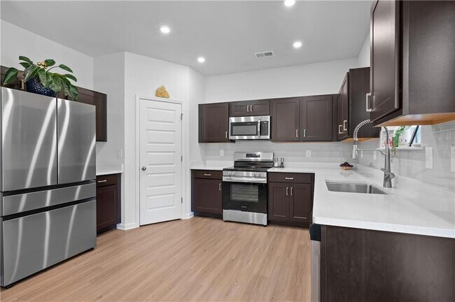 Building Photo - 229 Dupont Dr