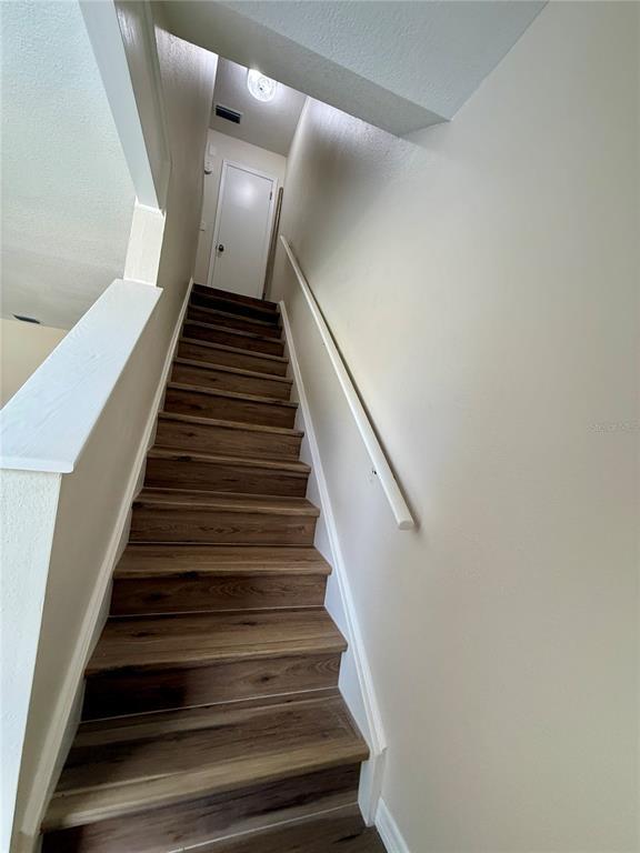 Building Photo - 5454 Bracken Ct