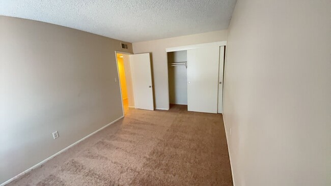 Building Photo - 5902 W Golden Ln