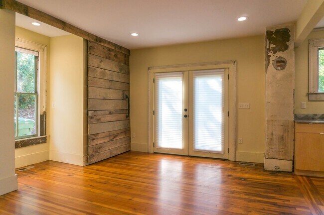 Building Photo - Gorgeous Rustic Renovation in Chicken Hill