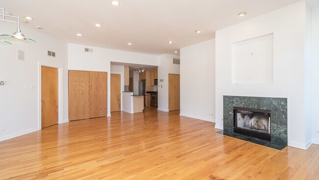 Building Photo - 845 W Altgeld St