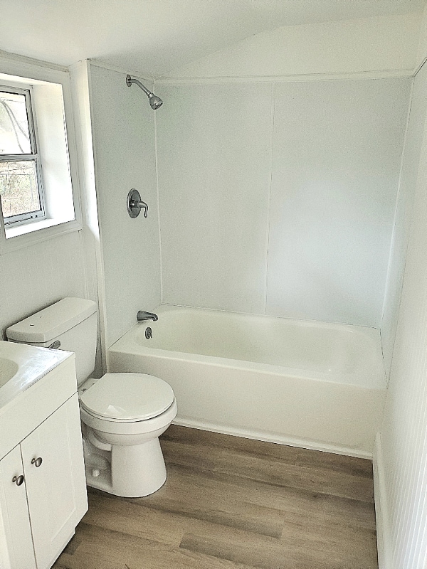 Building Photo - 13 Geer St