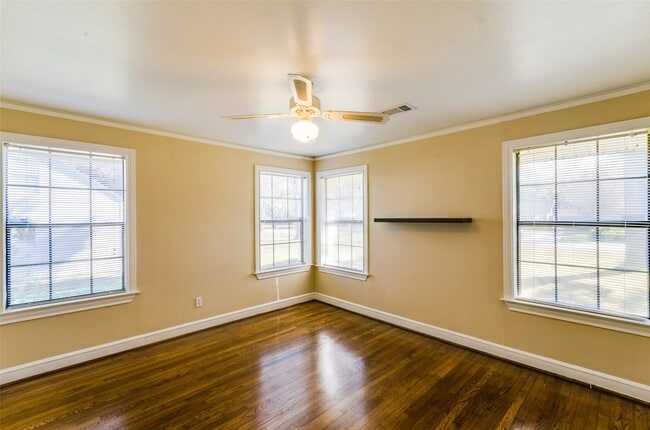 Building Photo - 236 W 31st St