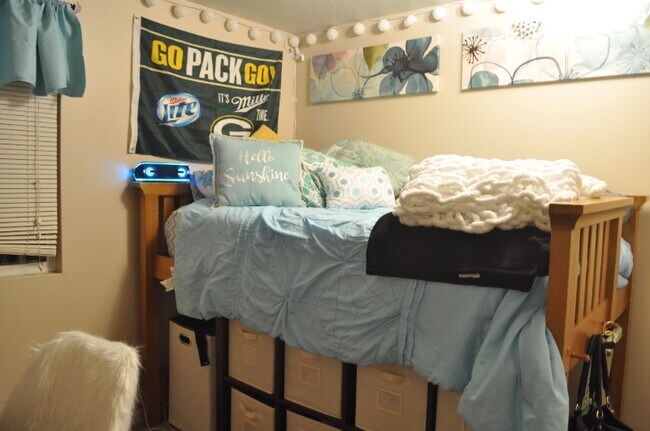 Building Photo - 204 Cherry St