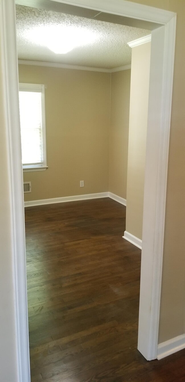 Building Photo - 1620 Riverside Dr