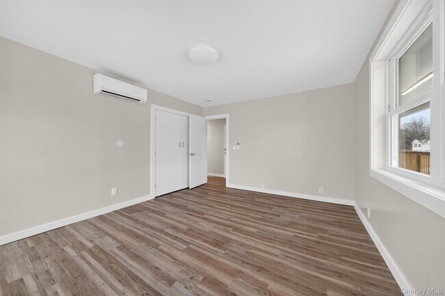 Building Photo - 303 Main St