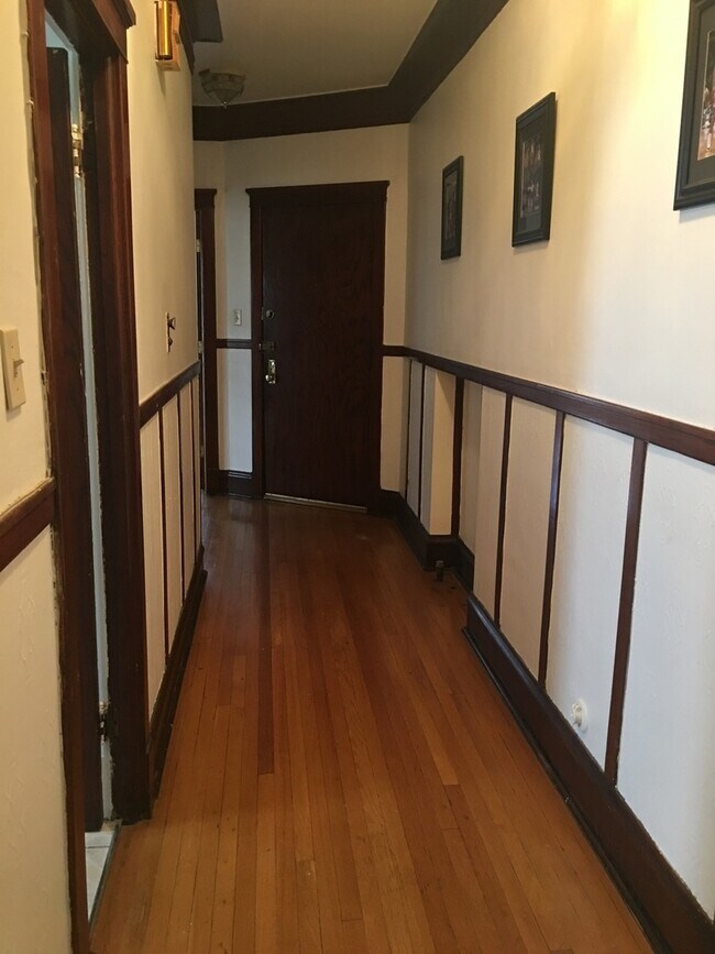 Building Photo - 5933 W Midway Park