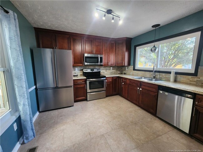 Building Photo - 6831 Candlewood Dr