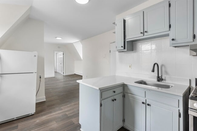 Building Photo - 676 Chestnut St