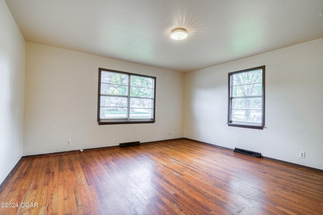 Building Photo - 2404 Iron Gates Rd