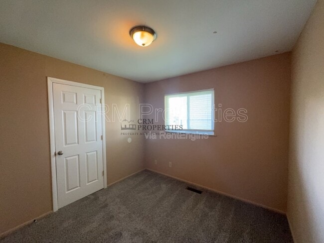 Building Photo - 2400 Balmoral Blvd