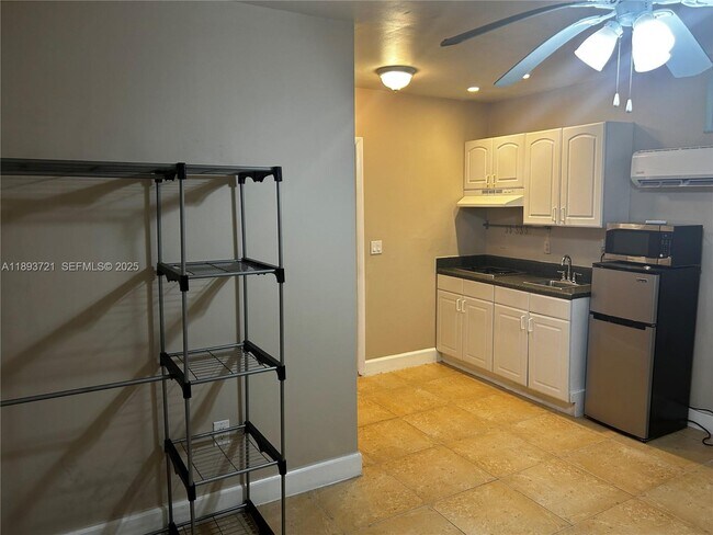 Building Photo - 7630 SW 73rd Pl