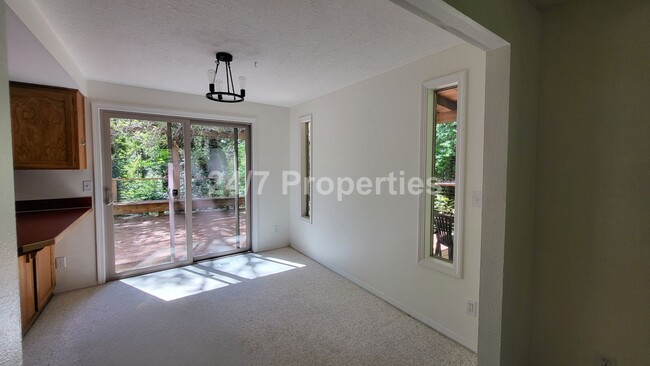 Building Photo - Stunning Home in Tranquil SW Neighborhood