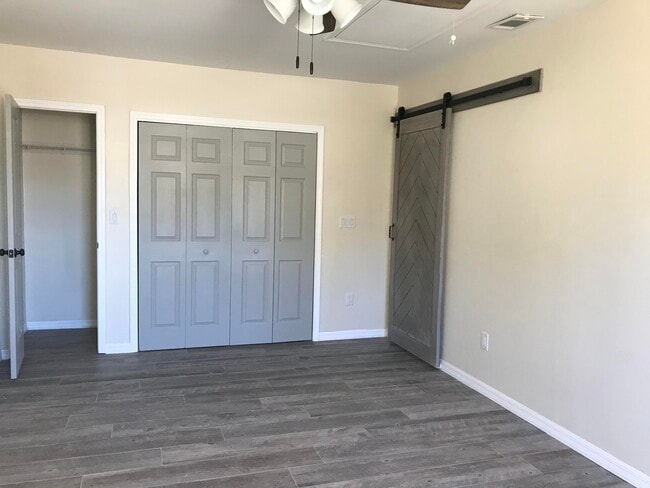 Building Photo - 113 Oak Terrace Dr