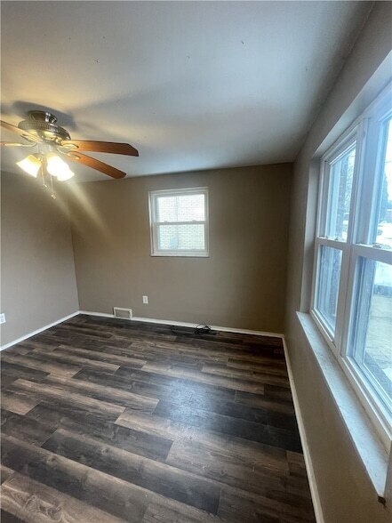 Building Photo - 149 Parkwood Rd