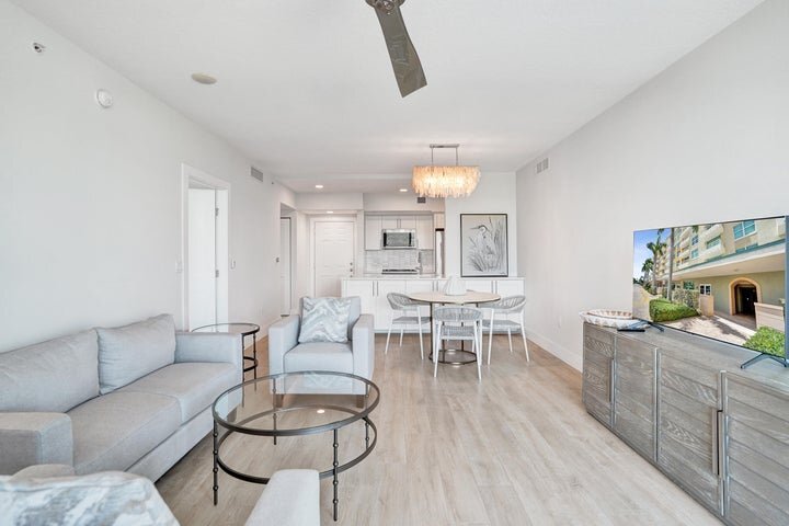 Building Photo - 700 E Boynton Beach Blvd