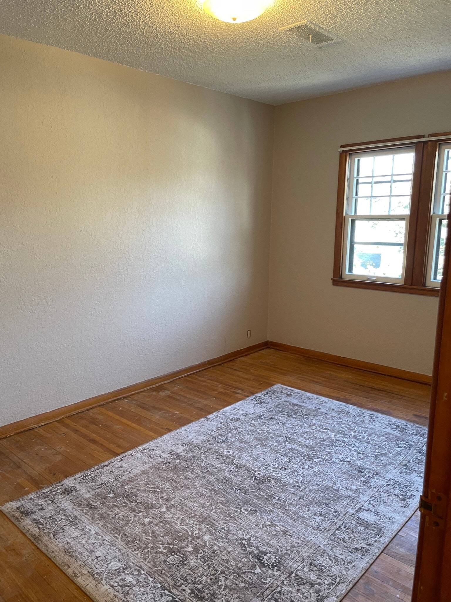 Building Photo - 551 7th St W