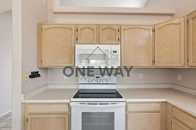 Building Photo - 819 E Cindy St