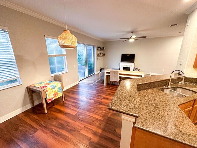 Building Photo - 3 Bed/ 2.5 Bath Pet Friendly Home!