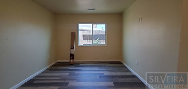 Building Photo - 1390 Yale Pl