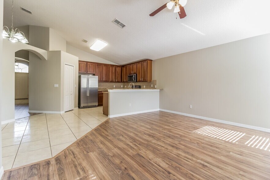 Building Photo - 2255 Pelinion St
