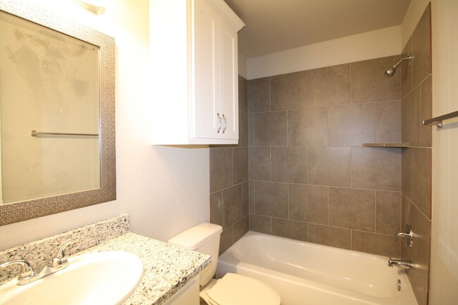 Building Photo - Cute 3 Bedroom Duplex in Edmond