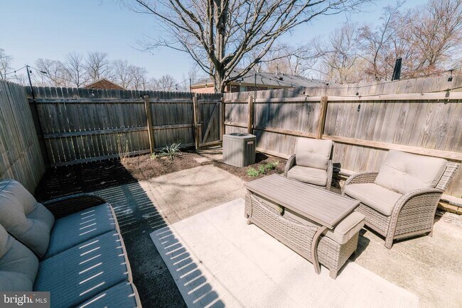 Building Photo - 126 Albemarle Dr