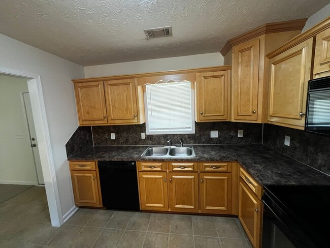 Building Photo - Cozy Home in Phenix City