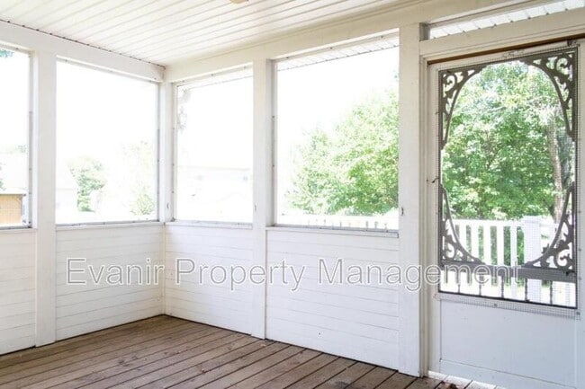 Building Photo - 1142 Deercreek Dr