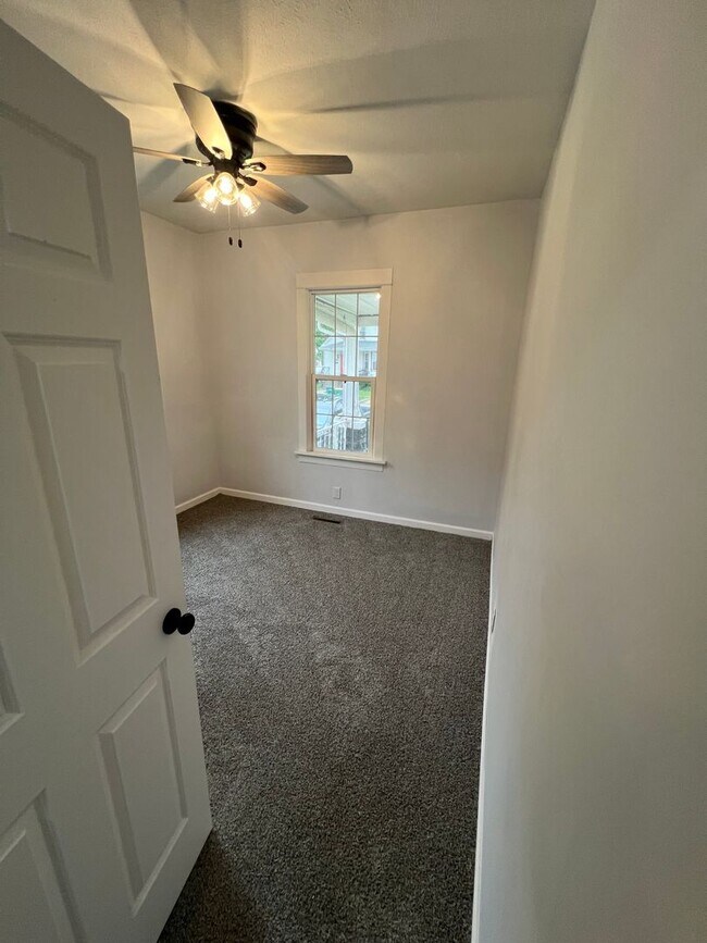 Building Photo - Adorable 2 bed 2bathroom home $1250