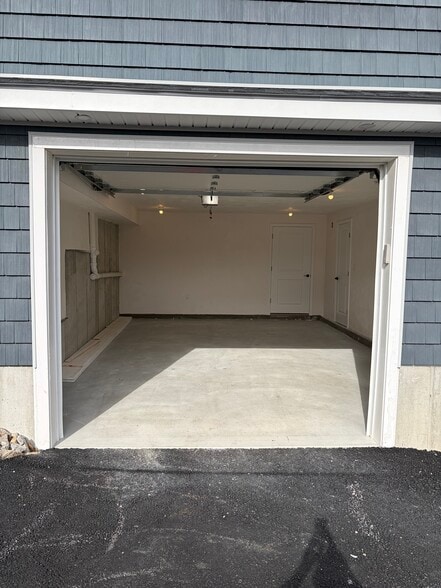 Building Photo - 93 Waterman Ave