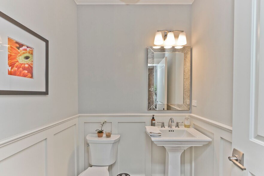 Building Photo - 4752 N Hamilton Ave