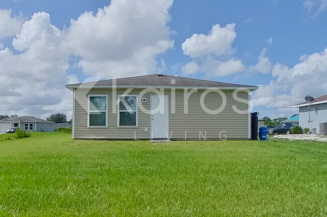 Building Photo - 3214 65th St W
