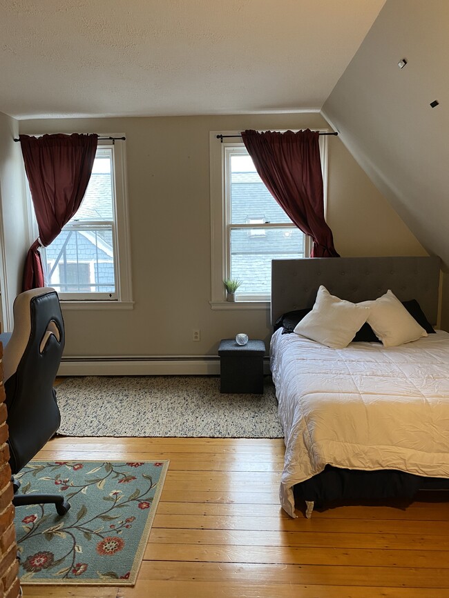 Bedroom 1 - 273 Bowen St