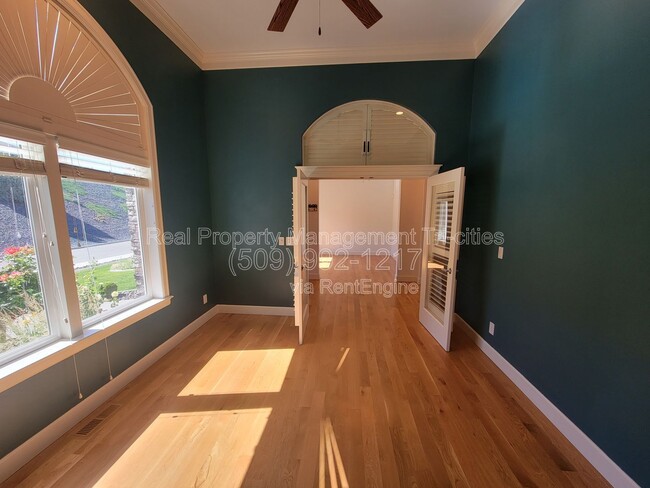 Building Photo - 1644 Naples Ln