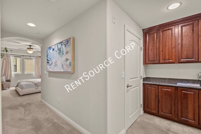 Building Photo - 12044 Hoffman St