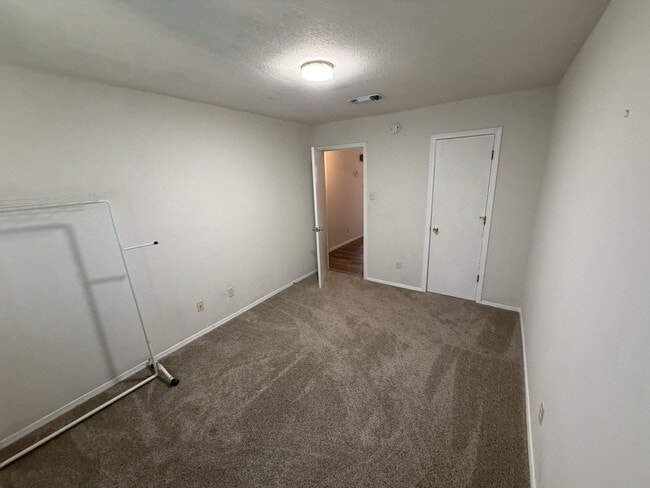 Building Photo - 14 Bent Tree Rd