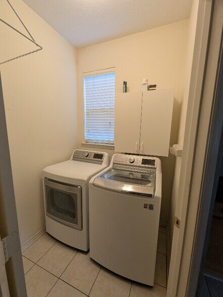 Building Photo - 4030 Harwood Dr