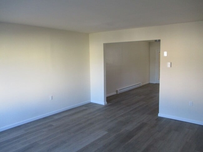 Building Photo - 3BR Townhome - Northampton School District