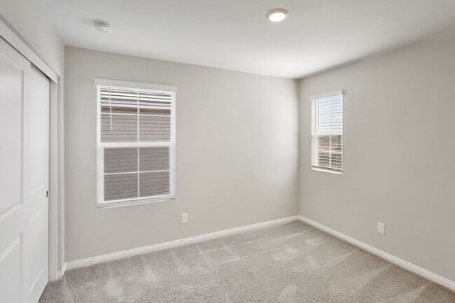Building Photo - 5 Bedroom Home In Inspirada With Bed And F...